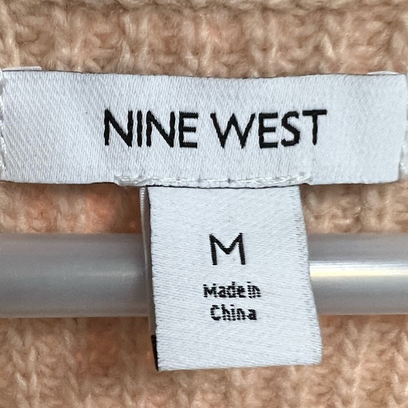 Nine West- Pink sweater w/ Gold accent, Size:‎ Medium, Pre-Owned - Picture 4 of 5